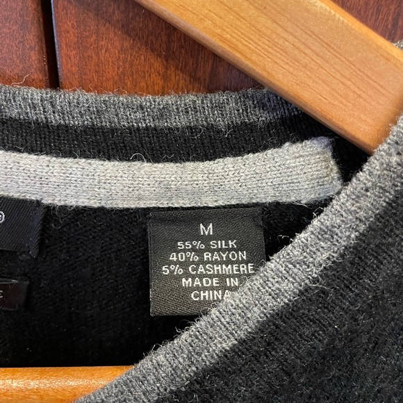 Impermeable Platinum Cashmere sweater, black, size Medium. - Picture 2 of 3